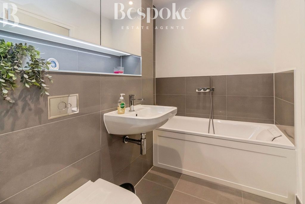 Additional image 20 of 4 bed terraced house for saleSunapee Road, Reading RG2