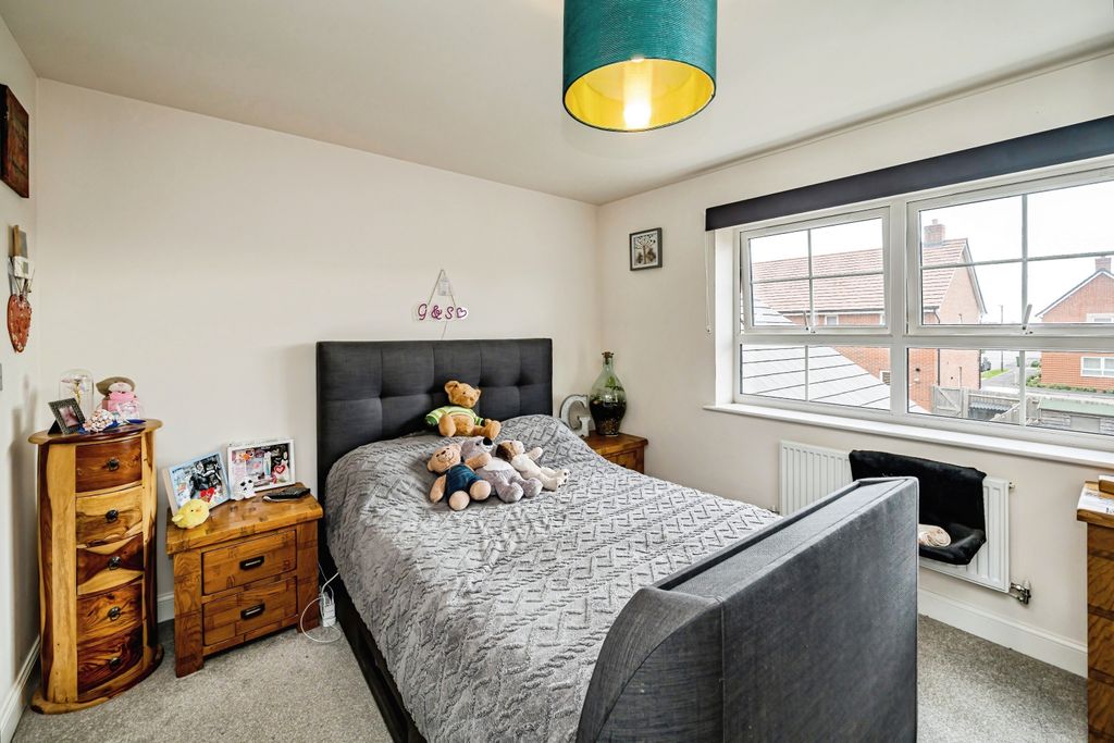 Additional image 7 of 4 bed town house for saleGrand Junction, Aylesbury HP22