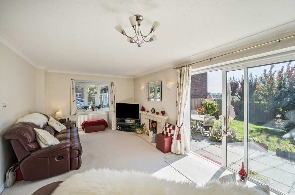 Additional image 2 of 3 bed detached house for saleLindley Gardens, Alresford, Hampshire SO24