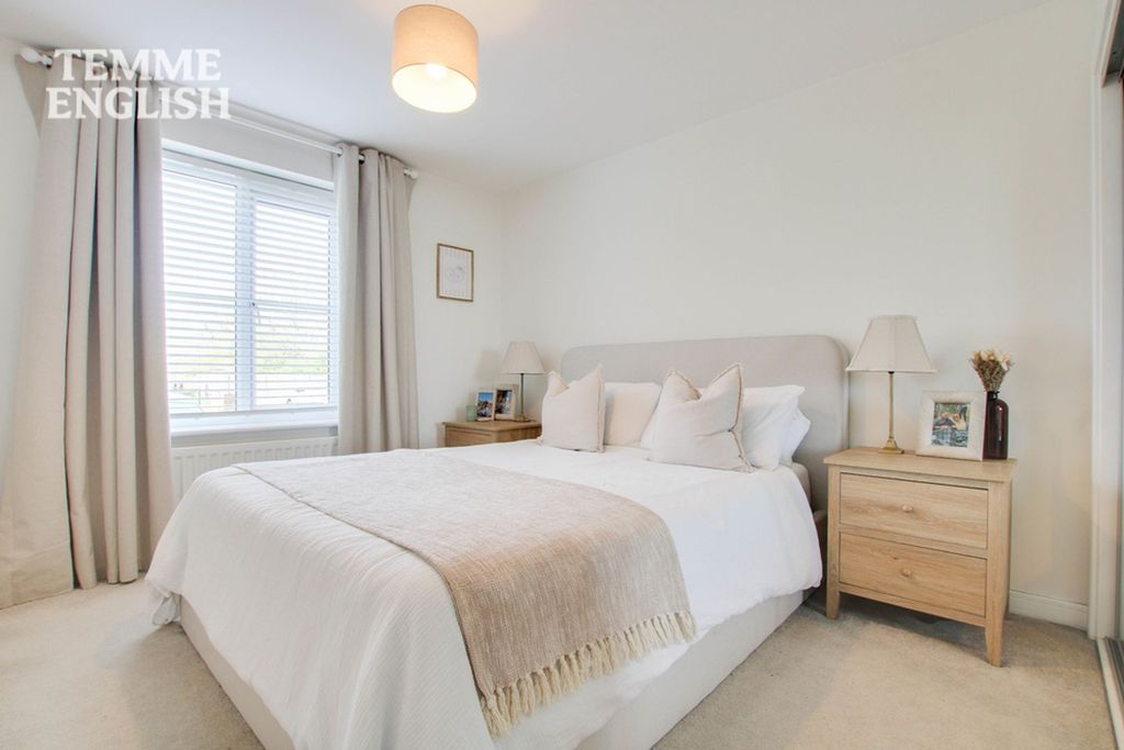 Additional image 7 of 2 bed flat for saleSchool Avenue, Dunton Fields, Laindon SS15