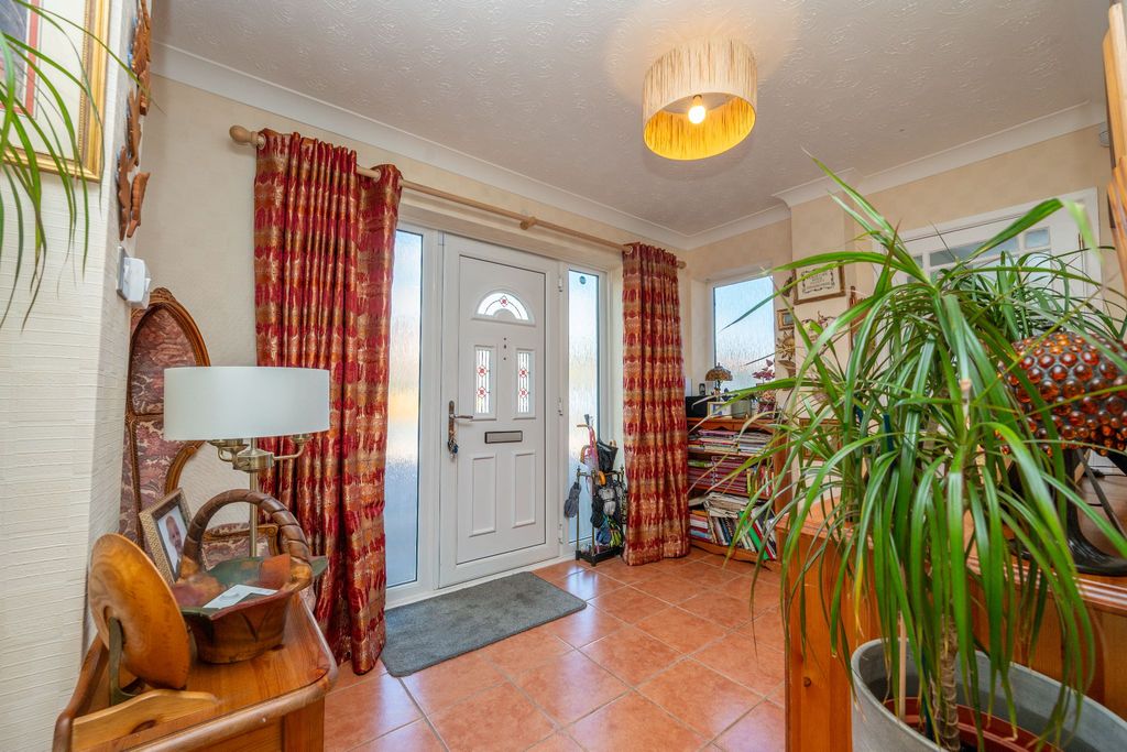 Additional image 4 of 4 bed semi-detached house for saleThrockmorton Road, Alcester B49