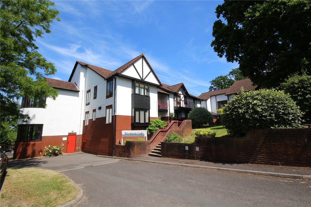 2 bed flat for saleSt. Johns, Woking, Surrey GU21