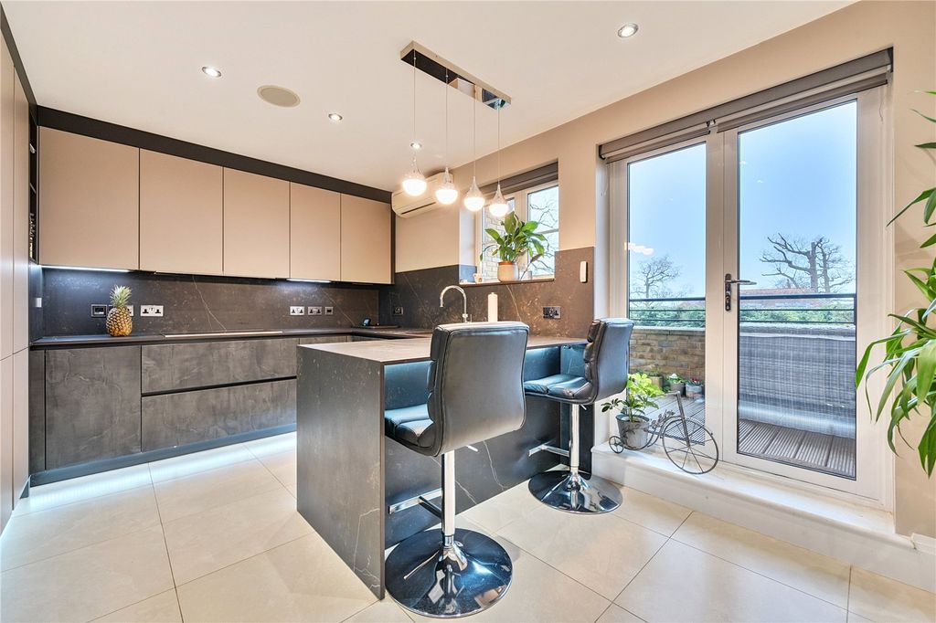 Additional image 5 of 3 bed flat for saleAmara Lodge, 371 Cockfosters Road, Cockfosters, Barnet EN4