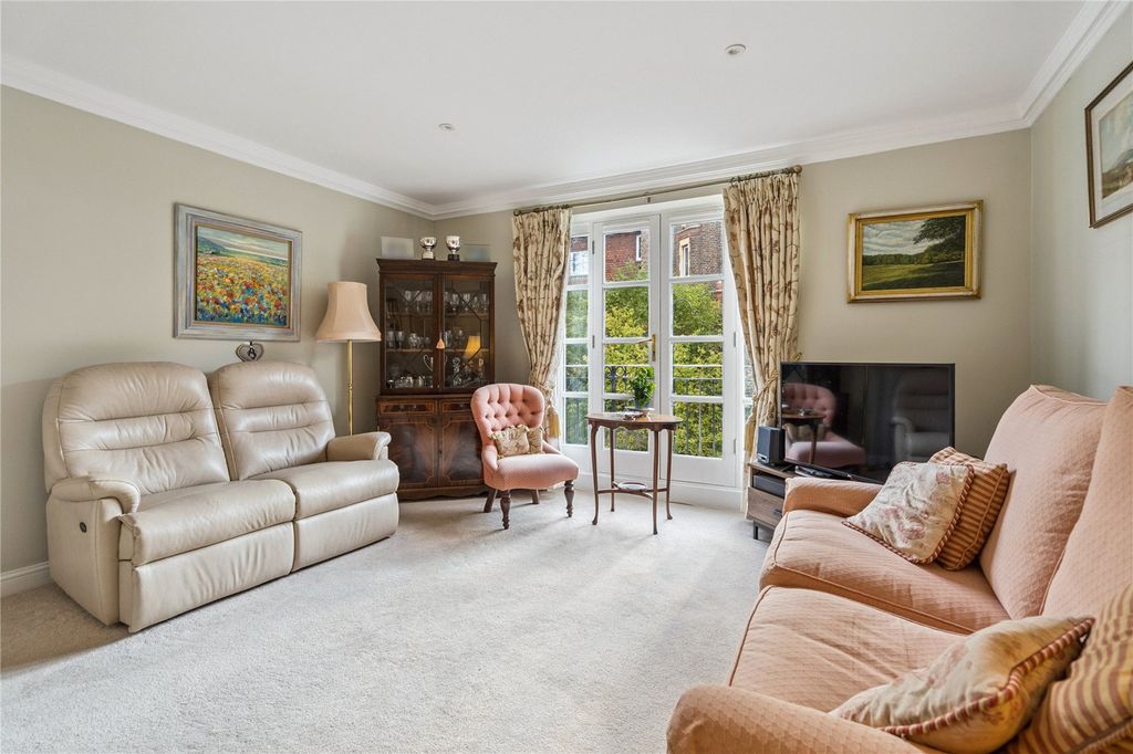 Additional image 3 of 2 bed flat for saleChesham Road, Berkhamsted, Hertfordshire HP4