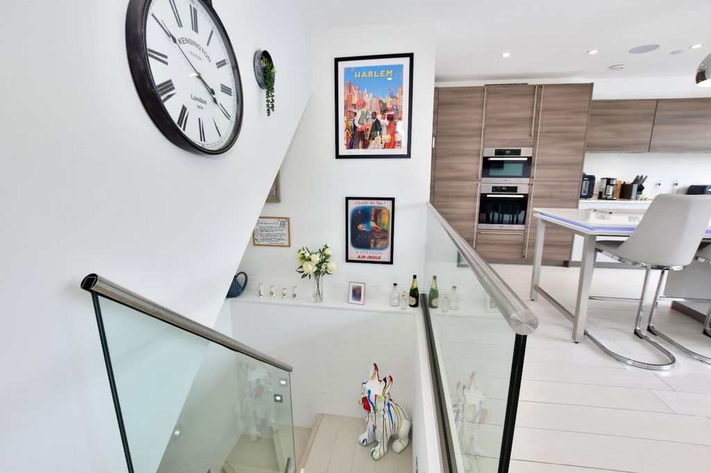 Additional image 8 of 4 bed detached house for saleAdrian Road, Abbots Langley WD5