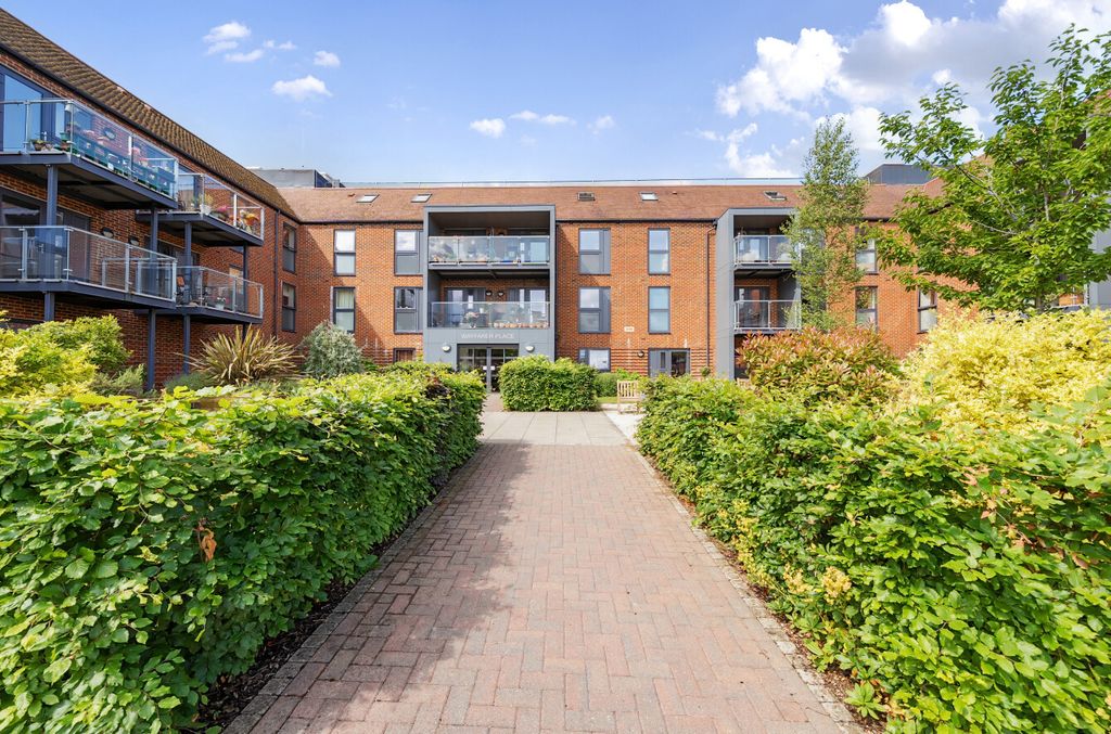 1 bed flat for saleThe Dean, Alresford, Hampshire SO24