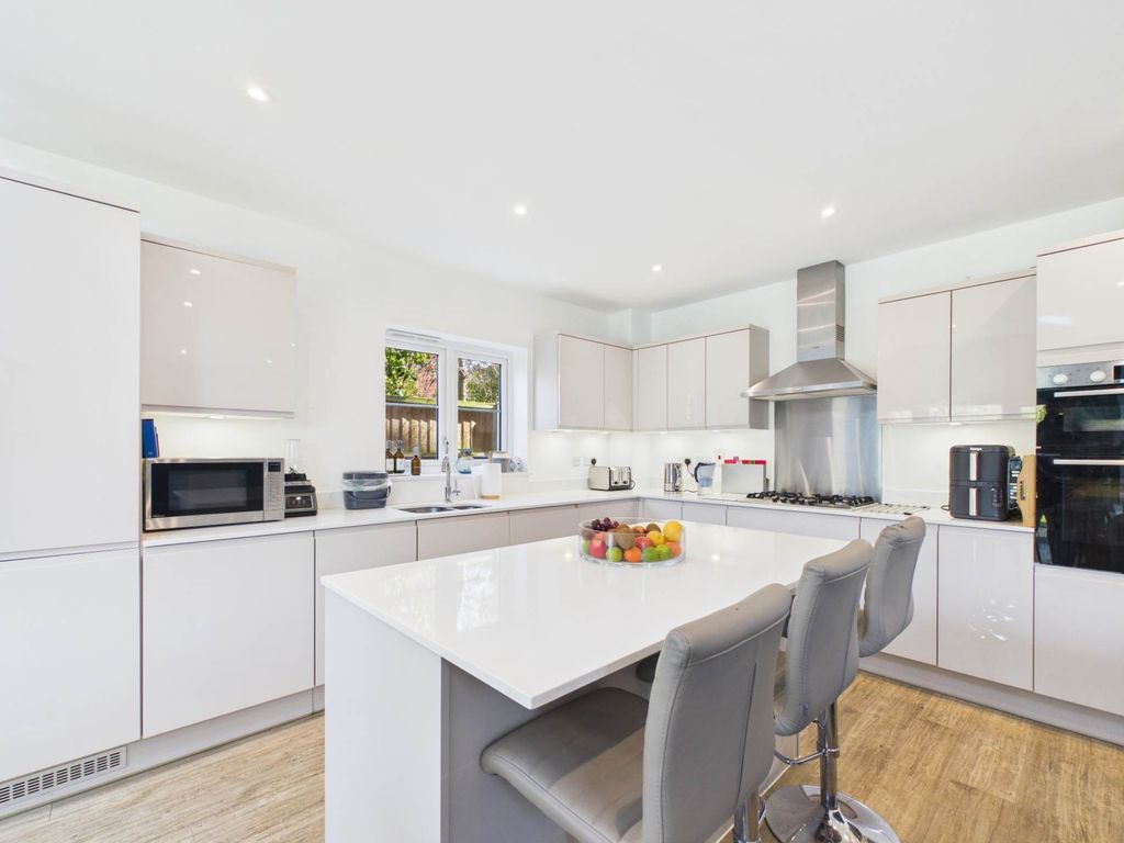 5 bed detached house for saleSawdy Drive, Aston Clinton HP22 photo 5