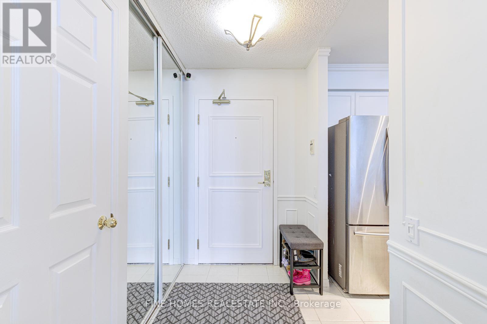 1 Emerald Lane, Vaughan, ON, L4J8N2 photo 4