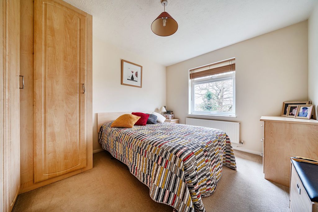 Additional image 11 of 2 bed flat for saleFarriers Close, Billingshurst RH14