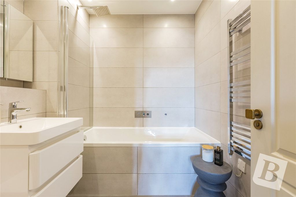 Additional image 12 of 3 bed flat for saleConvent Close, Upminster RM14