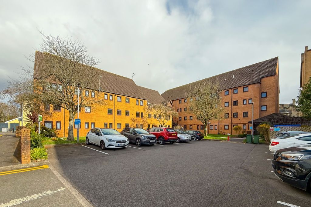 2 bed flat for saleWordsworth Avenue, Roath, Cardiff CF24