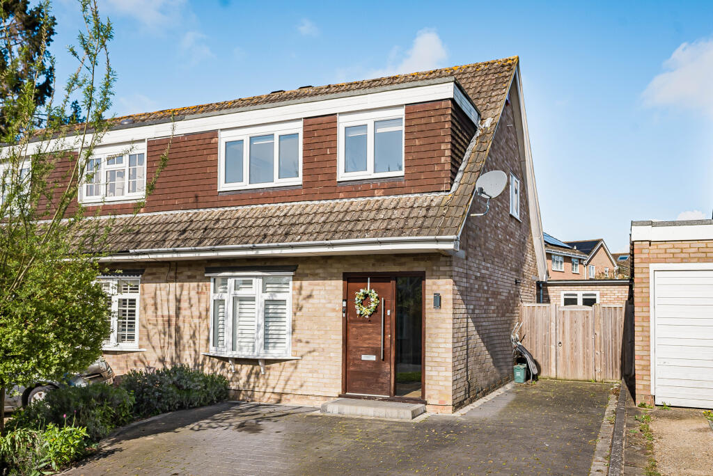 Alzey Gardens, Harpenden, Hertfordshire, AL5