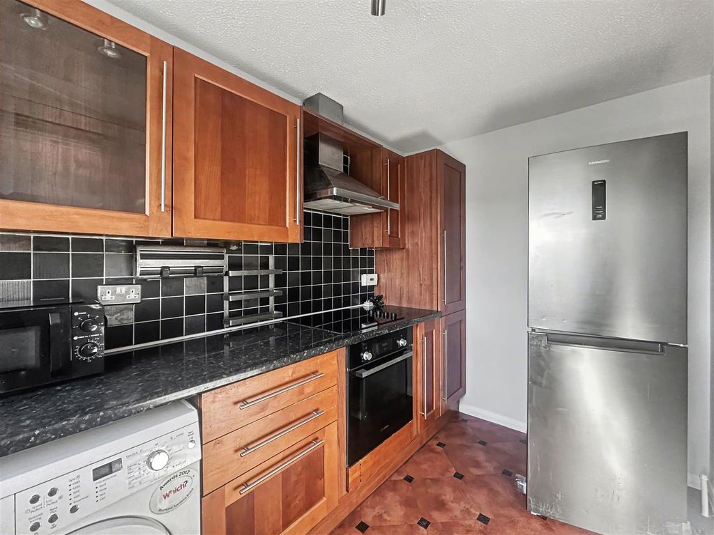 Additional image 5 of 2 bed flat for saleChiltern Park Avenue, Berkhamsted HP4