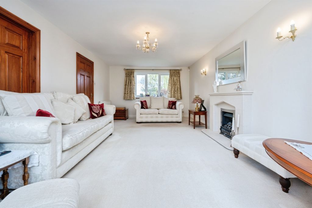 Additional image 2 of 4 bed detached house for saleSchool Lane, Weston Turville, Aylesbury HP22