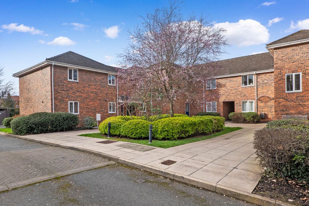 1 bed maisonette for saleCorinthian Court, Alcester B49