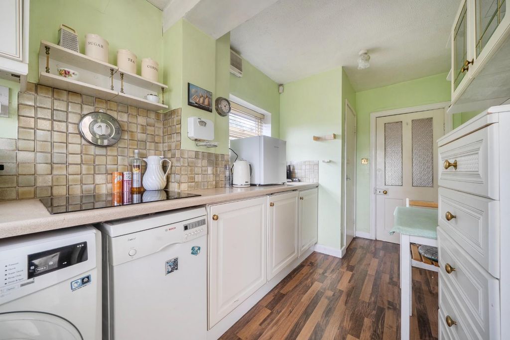 3 bed property for saleStation Road, Berkeley, Gloucestershire GL13 photo 4