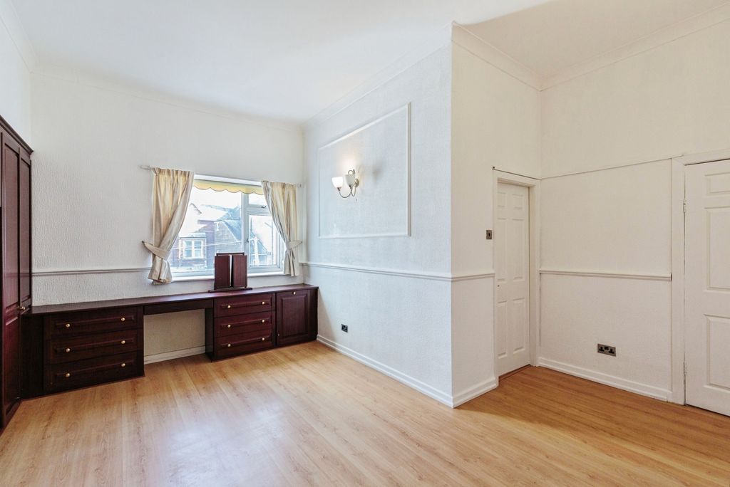 Additional image 14 of 3 bed flat for saleNorth Promenade, Lytham St. Annes, Lancashire FY8