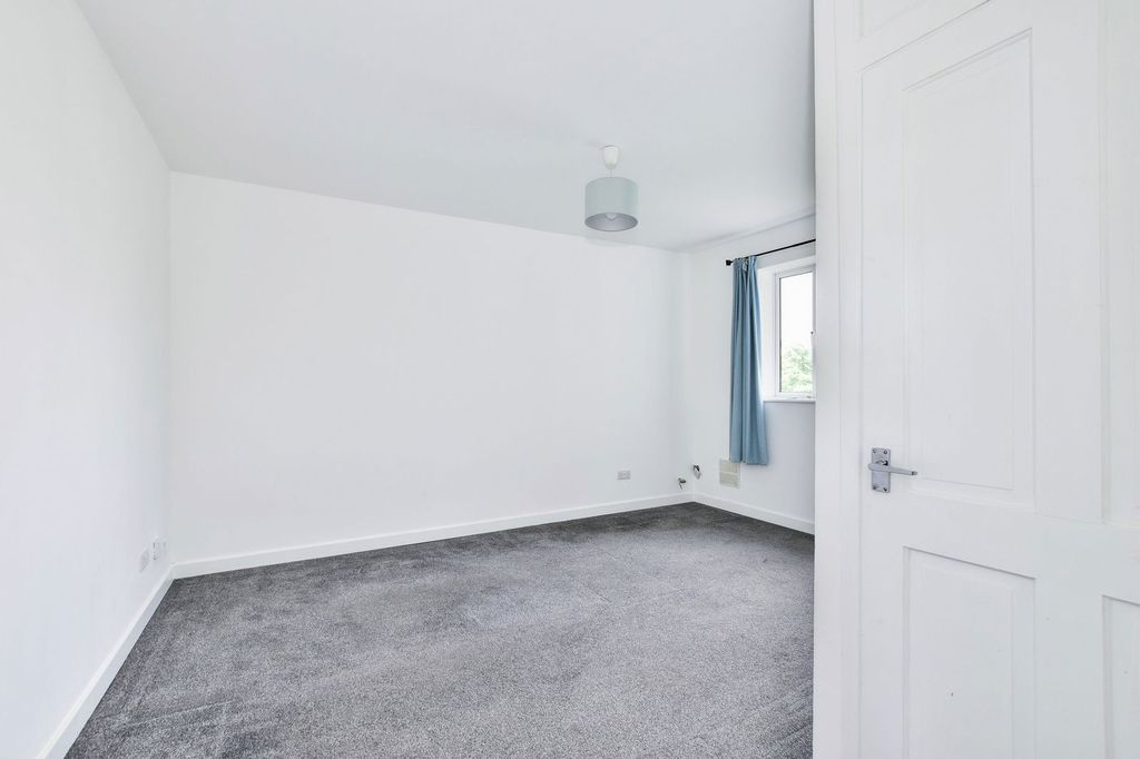 Studio for saleShirley Road, Abbots Langley WD5 photo 4