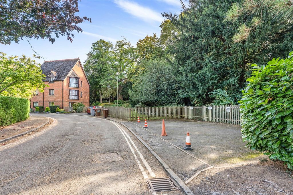 Additional image 12 of 2 bed flat for saleHornbeam Close, Banbury OX16