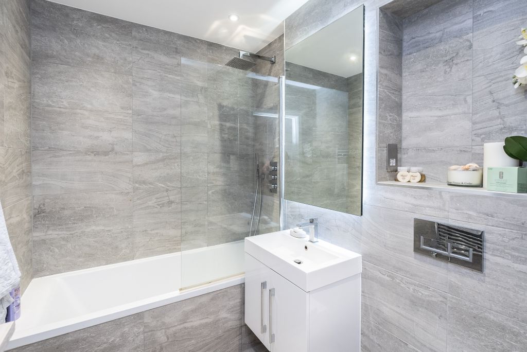 Additional image 5 of 1 bed flat for saleLincoln Road, Dorking RH4