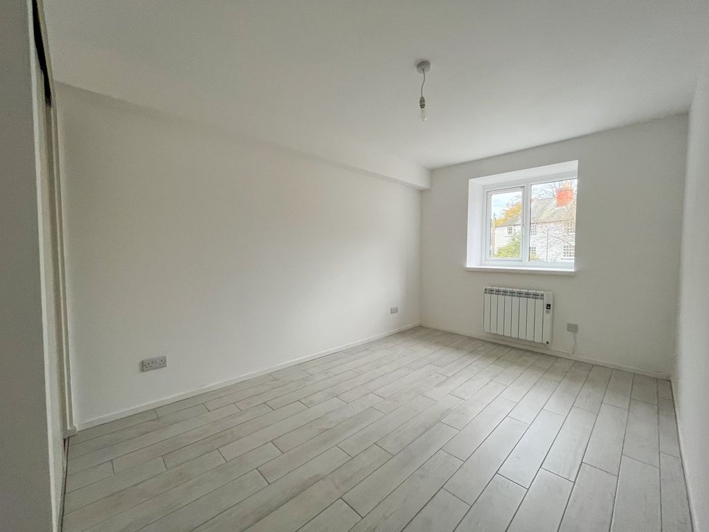 2 bed flat for saleWoodhams Close, Battle TN33 photo 3