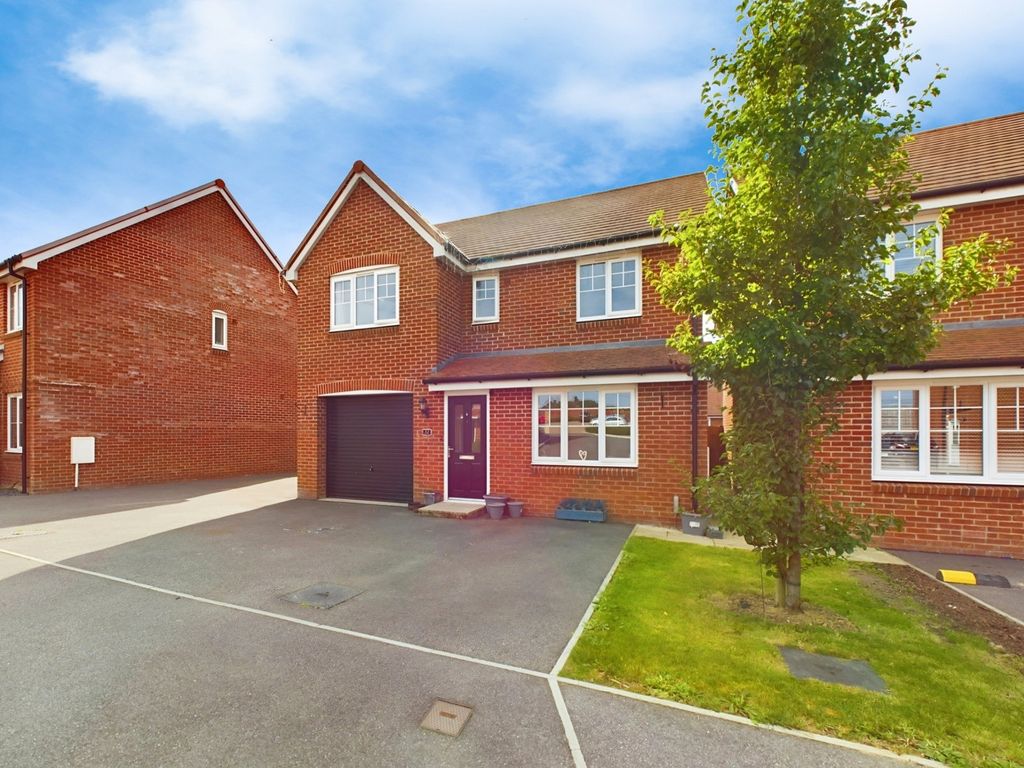 4 bed detached house for saleRhodes Way, Billingshurst RH14