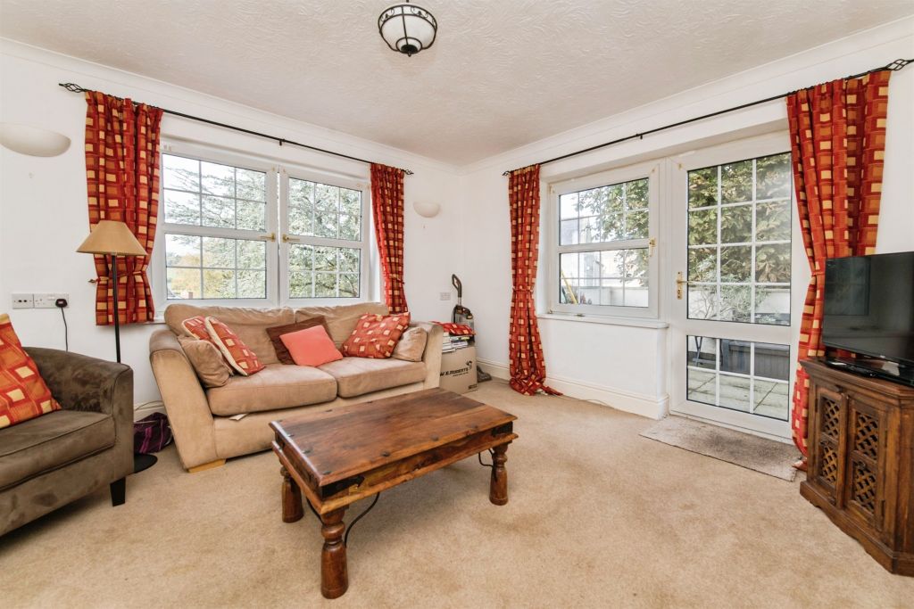 2 bed flat for saleCastle Hill, Axminster EX13 photo 3