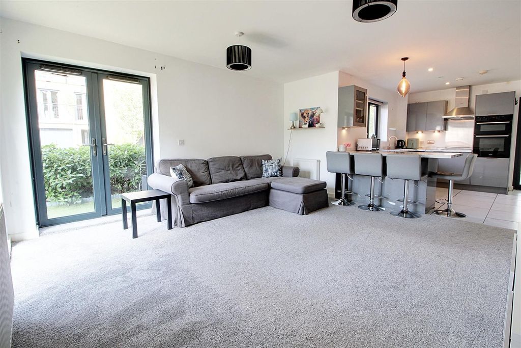 Additional image 2 of 2 bed flat for saleBirtchnell Close, Berkhamsted HP4