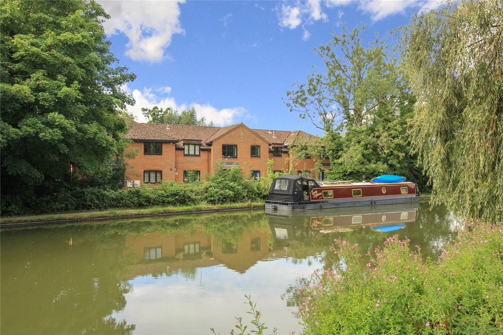 2 bed flat for saleLower Kings Road, Berkhamsted, Hertfordshire HP4