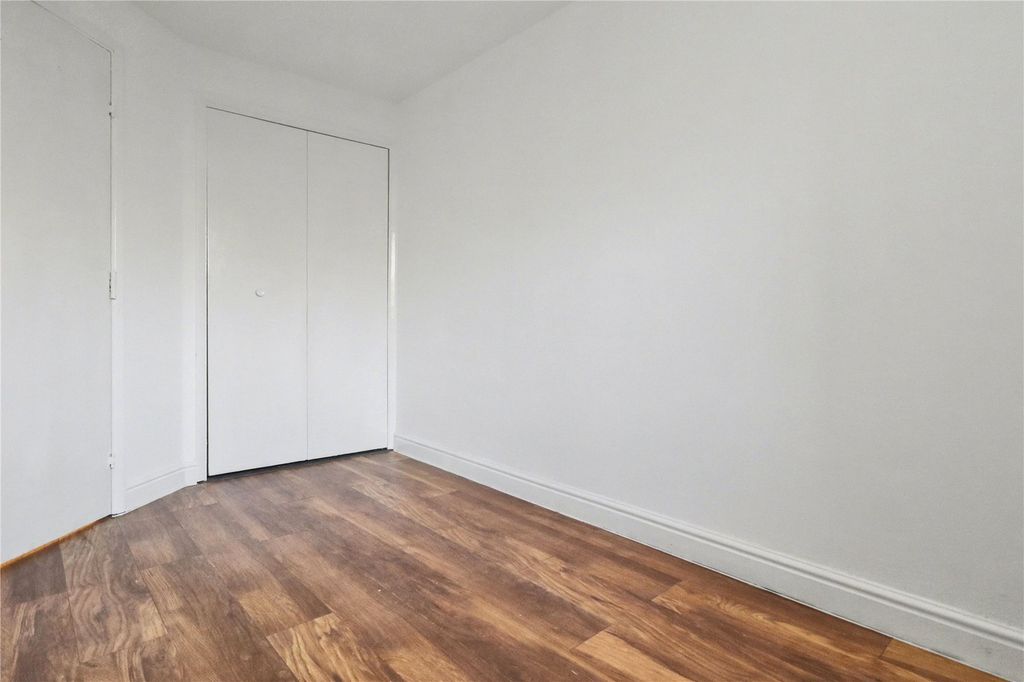 Additional image 8 of 2 bed maisonette for saleWoking, Surrey GU21
