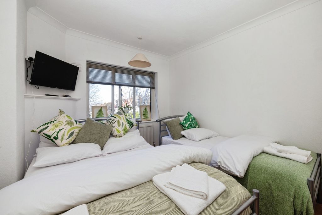 Additional image 8 of 5 bed detached house for saleSouthend Road, Beckenham BR3