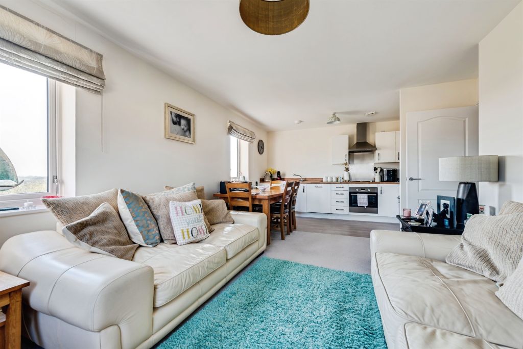 2 bed flat for saleGuild Close, Witney OX28 photo 5