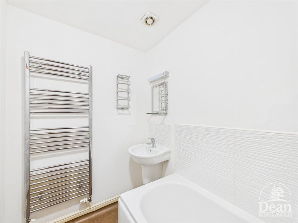 Additional image 11 of 2 bed flat for saleOverstreet Green, Lydney GL15