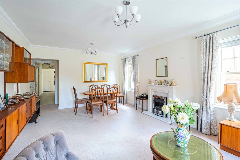 Additional image 8 of 2 bed flat for saleKings Road, Berkhamsted, Hertfordshire HP4