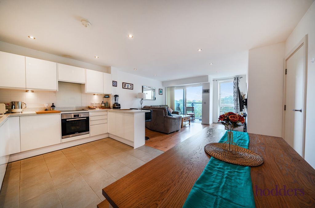 2 bed flat for saleNewchapel House, Market Street, Addlestone, Surrey KT15