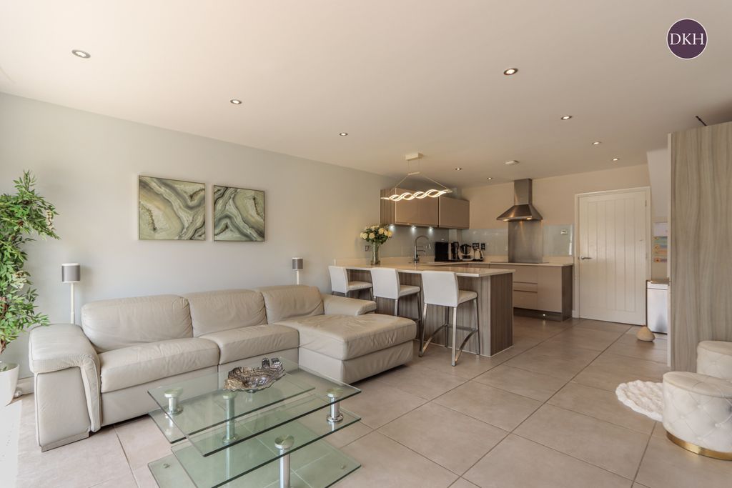 Additional image 3 of 3 bed semi-detached house for saleWoodside Road, Abbots Langley, Hertfordshire WD5