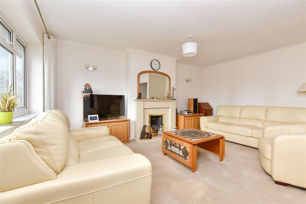 2 bed maisonette for saleCastleton Close, Banstead, Surrey SM7 photo 5