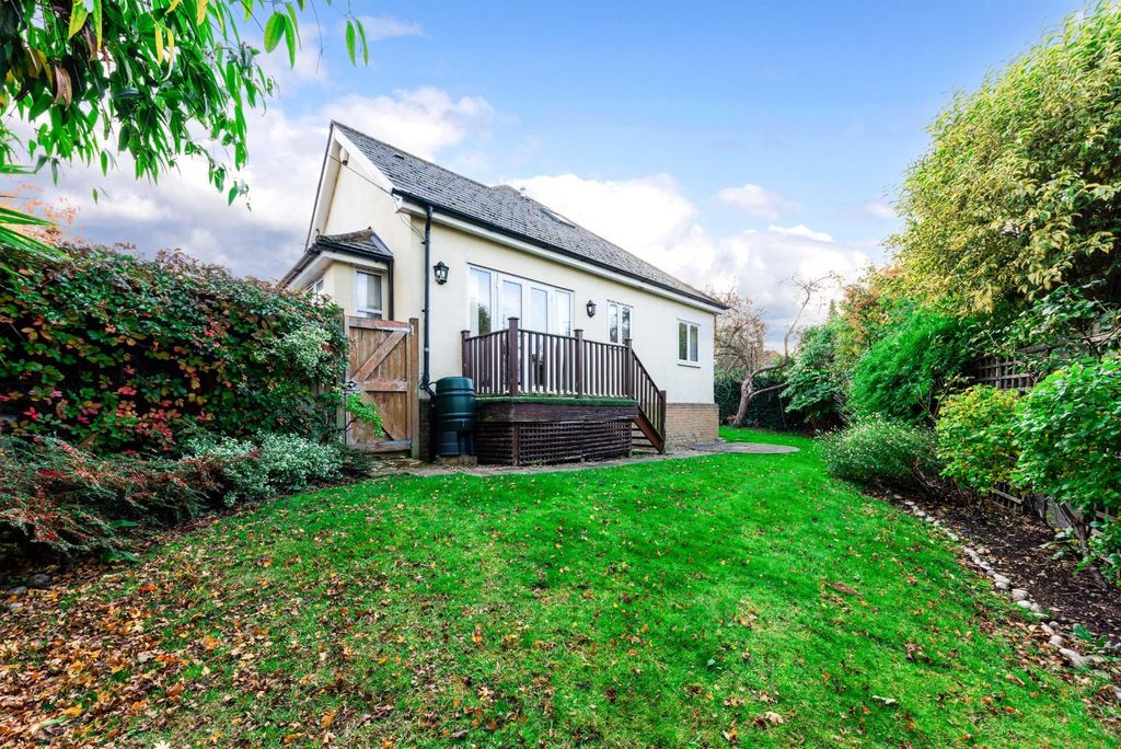 Additional image 4 of 3 bed chalet for saleThe Oval, Banstead SM7