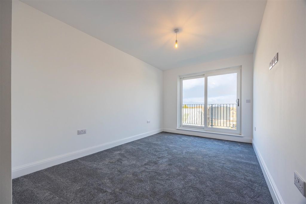 Additional image 11 of 2 bed flat for saleLondon Road, Hadleigh, Benfleet SS7