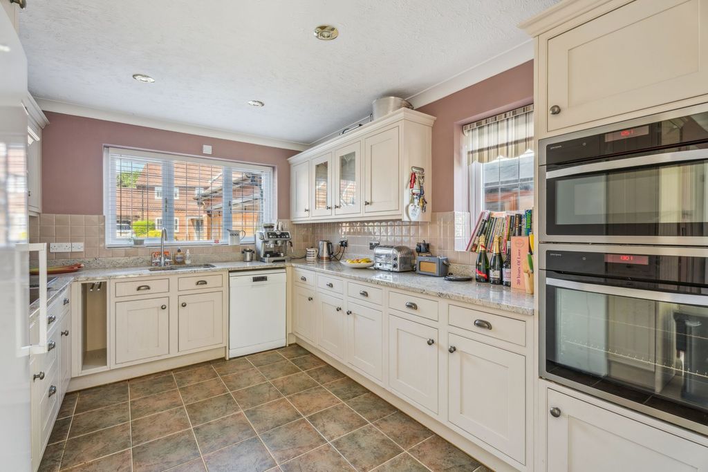 Additional image 6 of 4 bed detached house for saleThe Glebe, Weston Turville HP22