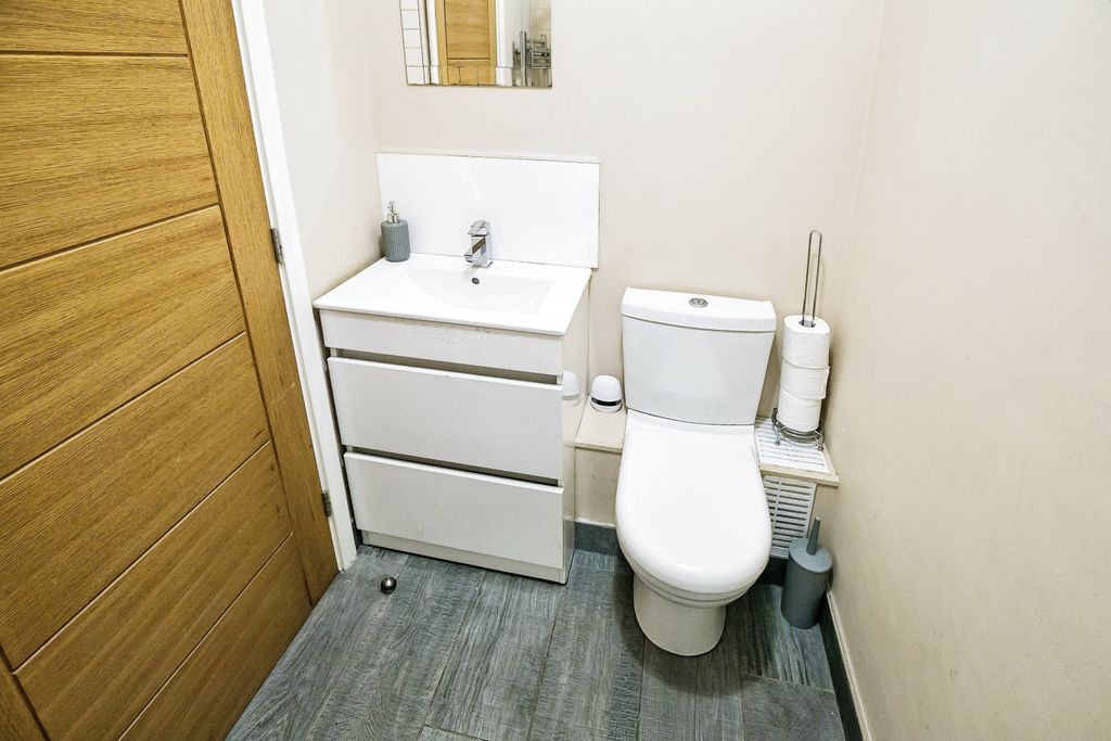 Additional image 8 of 2 bed flat for saleOswald Road, Oswestry, Shropshire SY11