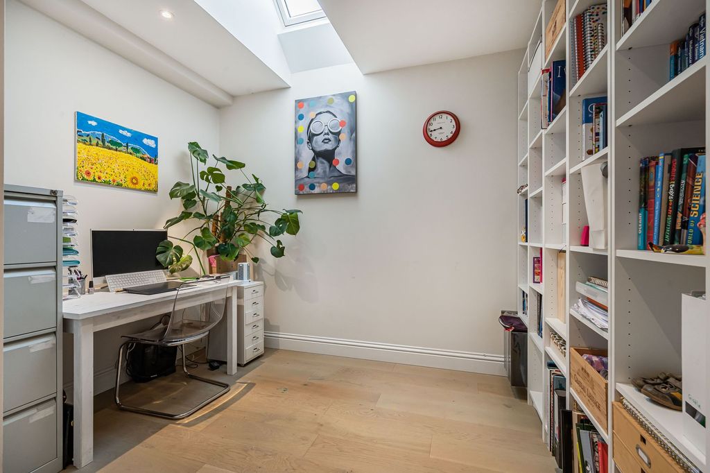 Additional image 13 of 5 bed detached house for saleHarriotts Lane, Ashtead KT21