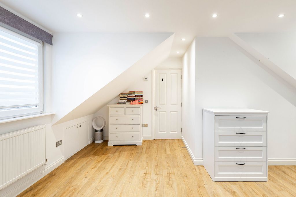 Additional image 15 of 4 bed bungalow for saleManor Road, Dagenham RM10
