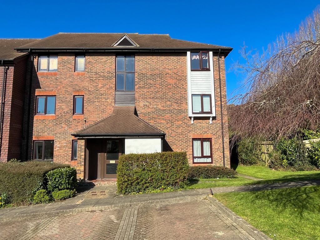 2 bed flat for saleWoodhams Close, Battle TN33
