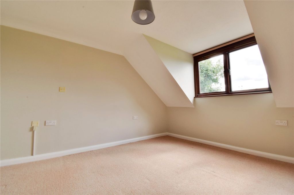 Additional image 7 of 1 bed flat for saleBreakspear Court, The Crescent, Abbots Langley, Hertfordshire WD5