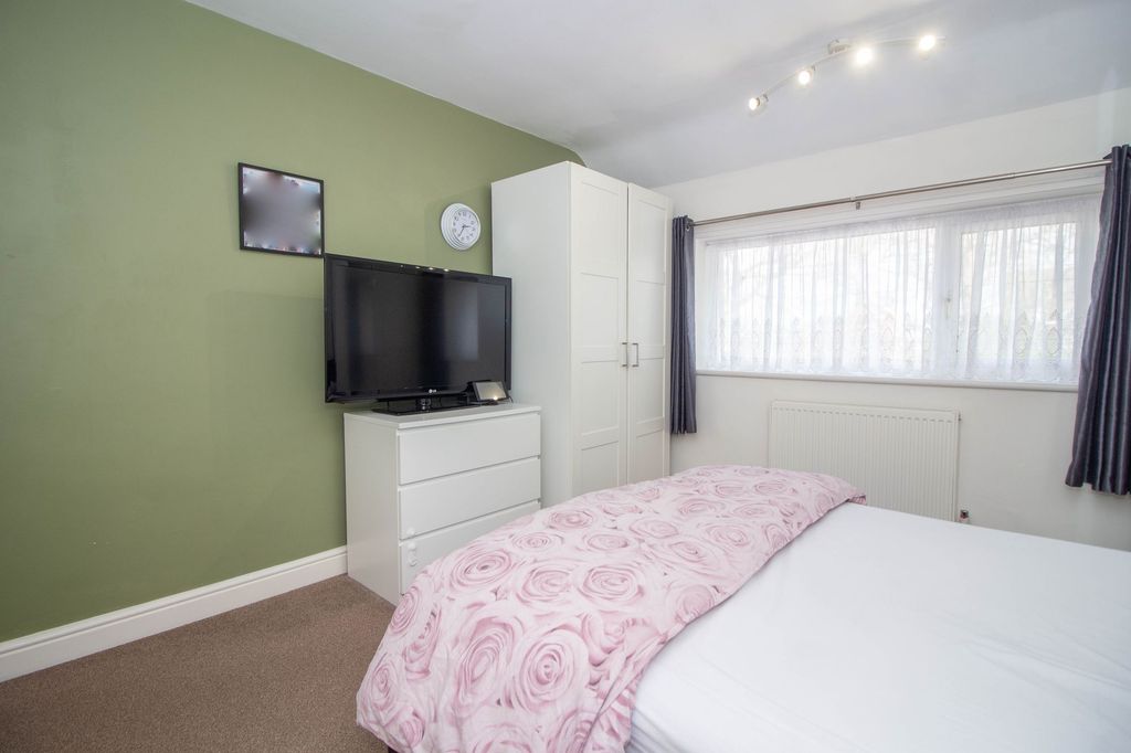 Additional image 9 of 3 bed terraced house for saleChilwell Gardens, Watford WD19
