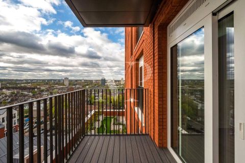 7A Exchange Gardens, London SW8