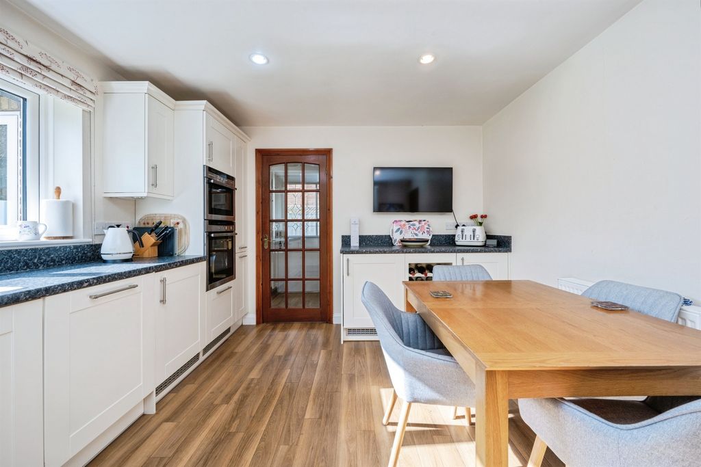 Additional image 8 of 4 bed detached house for saleSchool Lane, Weston Turville, Aylesbury HP22