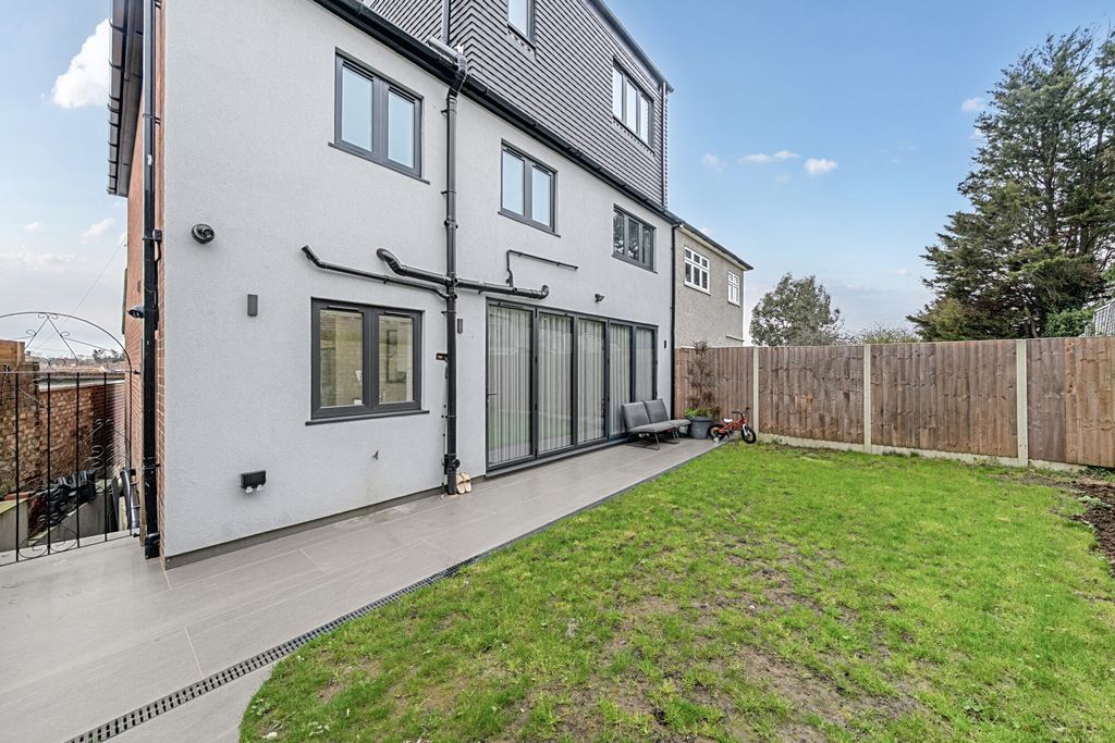 Additional image 16 of 5 bed semi-detached house for saleBrasted Close, Bexleyheath DA6