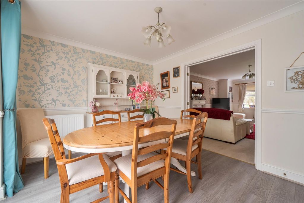 Additional image 6 of 4 bed detached house for saleBarker Close, Arborfield, Berkshire RG2
